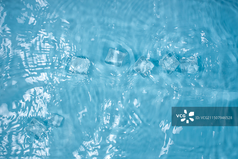 晶莹剔透的水涟漪图片素材