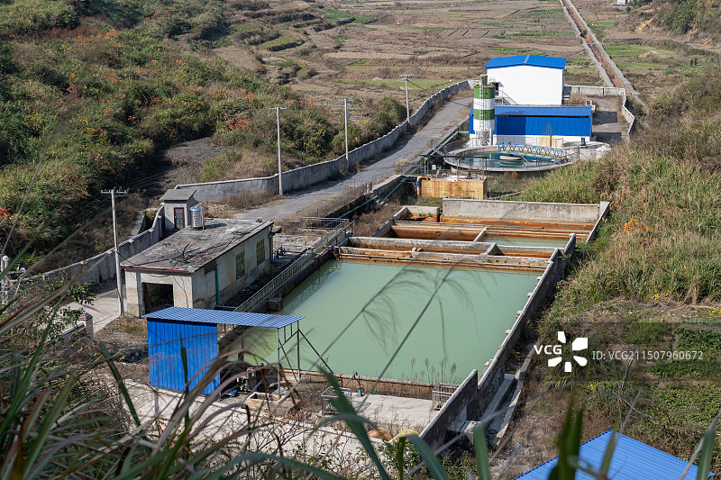 山谷中的迎光乡污水处理厂图片素材