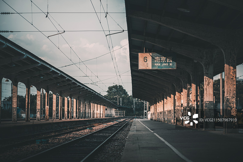 南京西站火车站台图片素材