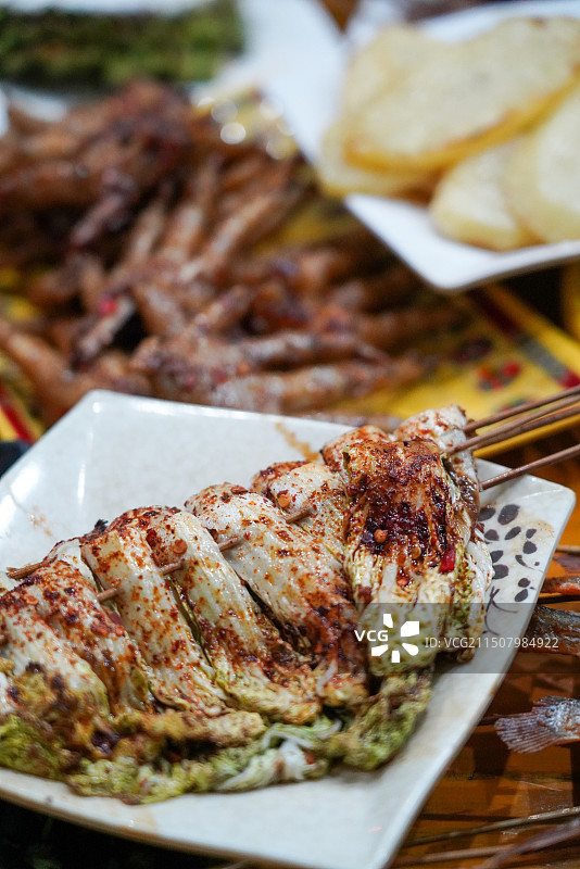 美味的烧烤香辣烤白菜图片素材