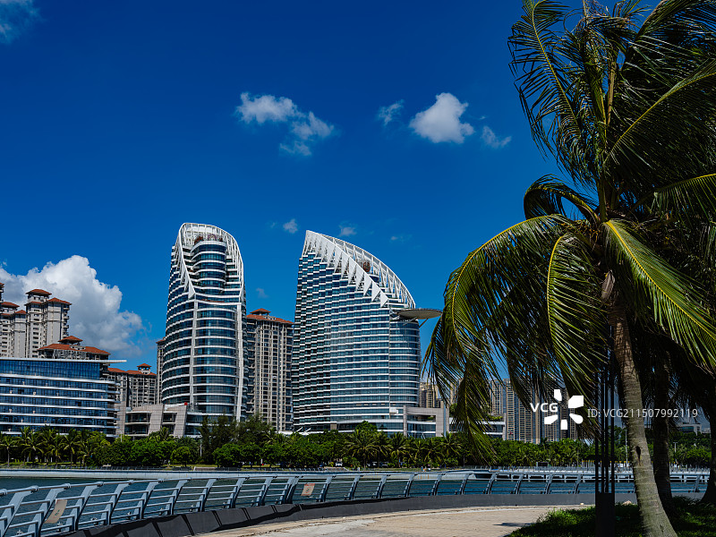 湛江印象-蓝天白云金沙湾22图片素材