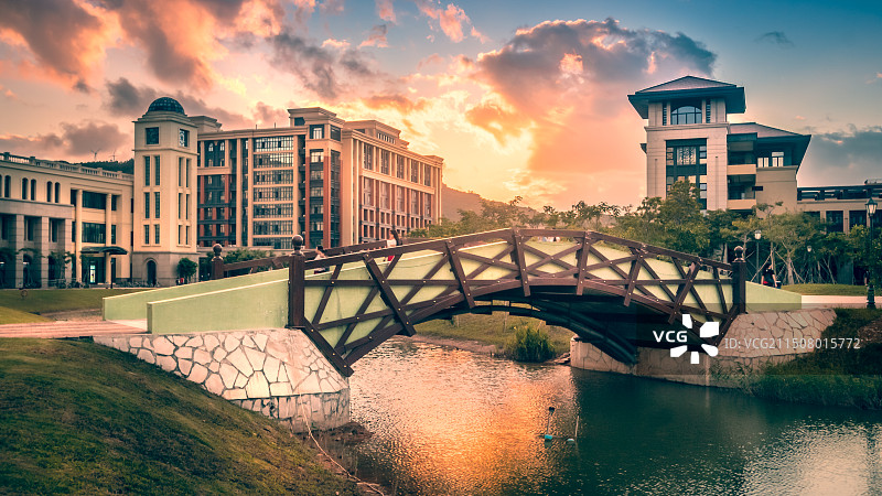 澳门大学的桥和教学楼图片素材