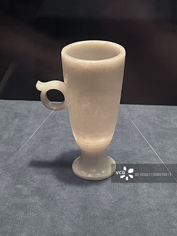天津博物馆·白玉云纹酒杯·宋图片素材