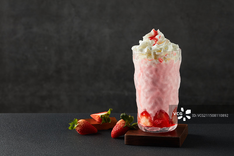 草莓星冰乐图片素材