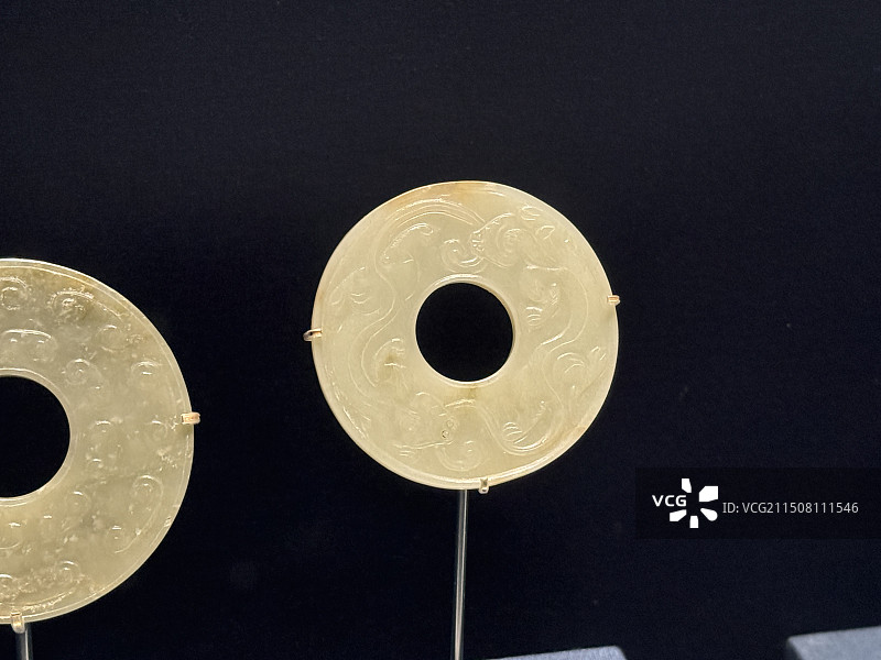 上海博物馆东馆宋代双螭纹玉璧图片素材