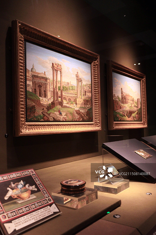 上海世博会璀璨万象展——英国吉尔伯特精品展图片素材