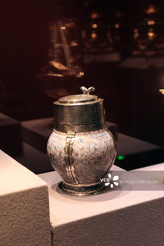 上海世博会璀璨万象展——英国吉尔伯特精品展图片素材