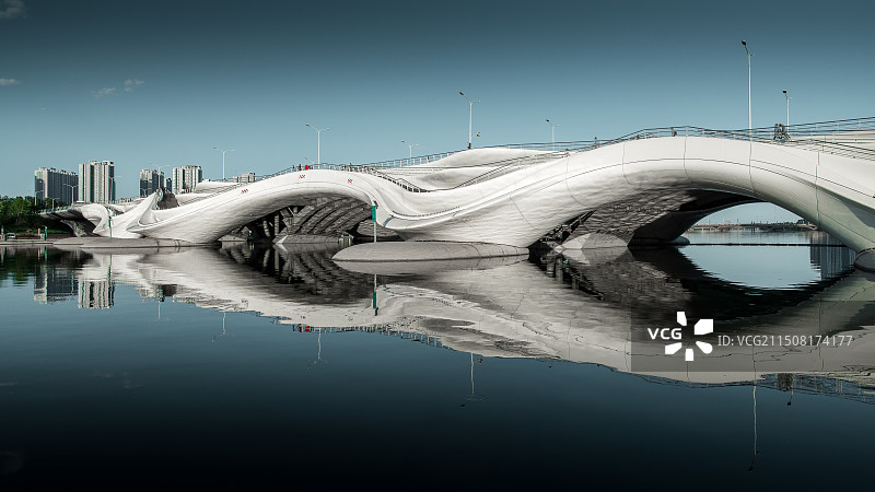 千荷泻露桥图片素材