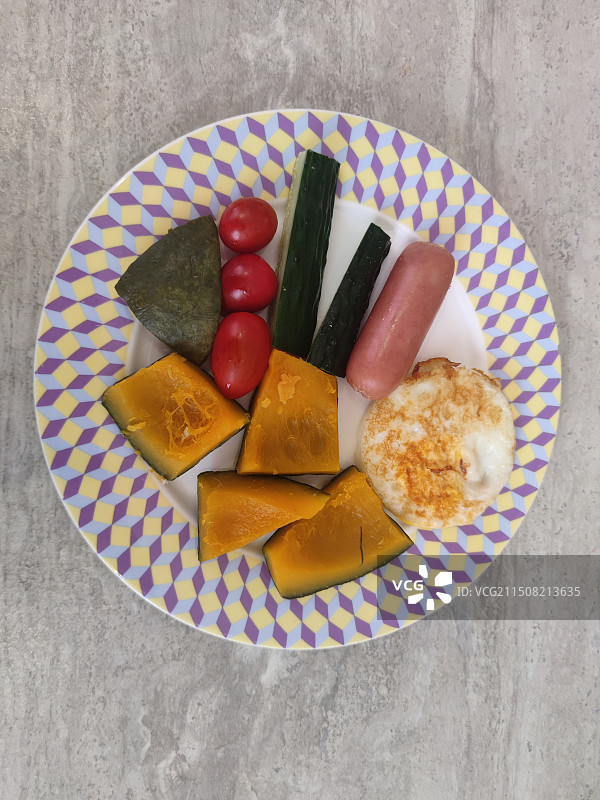 减肥早餐 西式早餐 健康饮食 煎蛋 油条 南瓜 黄瓜 红薯图片素材
