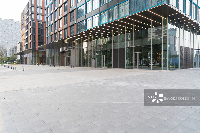 商业区广场和办公大楼图片素材