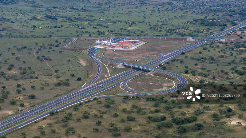 航拍G1611丹锡高速西拉沐沦收费站枢纽图片素材