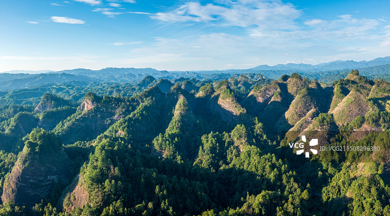 森林丹霞地貌风光图片素材