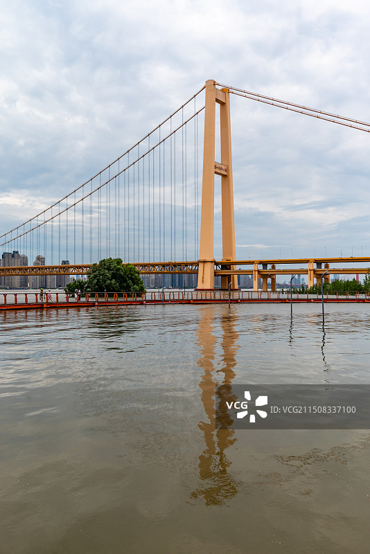 被洪水淹没的洪山江滩公园图片素材