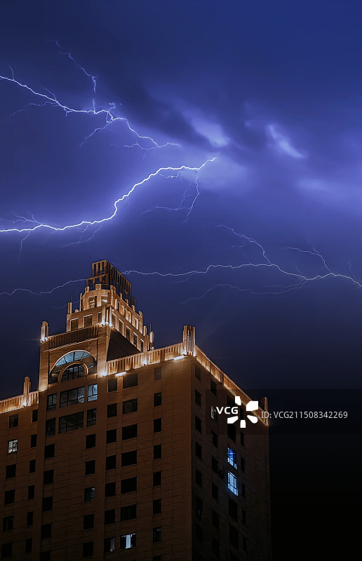 夜空下的闪电图片素材