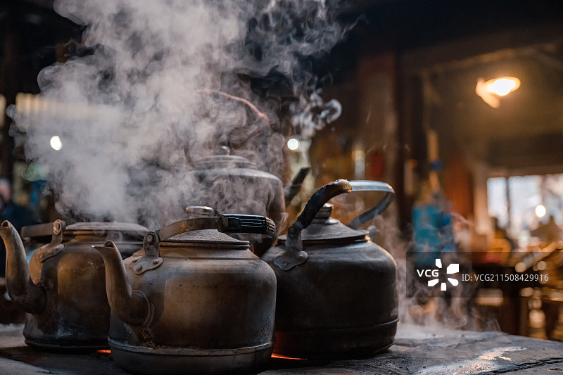 四川省成都市双流区彭镇百年老茶馆茶壶热气腾腾图片素材