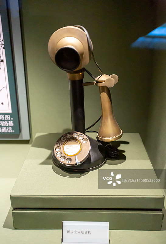 民国立式电话机  辽宁沈阳博物馆图片素材