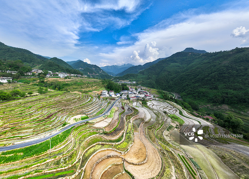 陕西岚皋官元古梯田图片素材