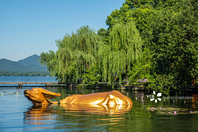 涌金池 金牛出水 水牛雕塑 西湖 杭州 杭州西湖风光 杭州风景 地标 标志性景点 西湖美景 西湖风景图片素材