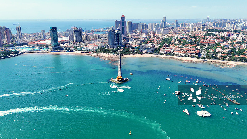 夏季的青岛栈桥海岸线图片素材