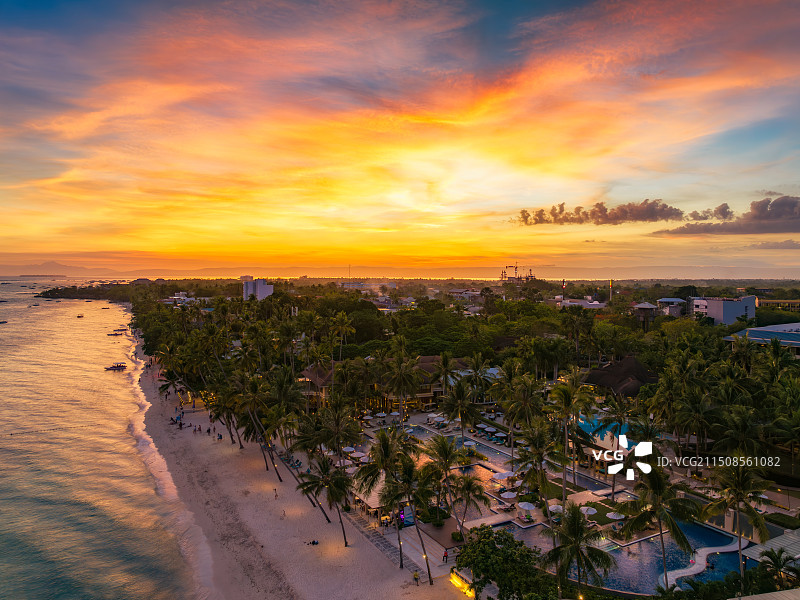 千岛之国，米沙鄢群岛，宿务省，保和省，Alona Beach，白沙滩，椰子林，度假酒店，晚霞，航拍图片素材