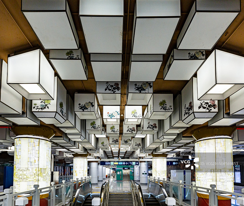 北京平安里地铁站活字印刷中国风建筑风光图片素材