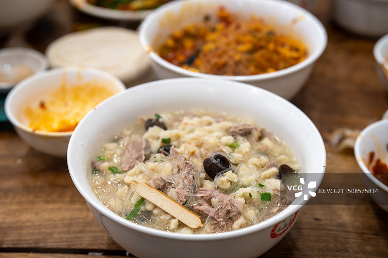 西安羊肉泡馍小炒馍图片素材