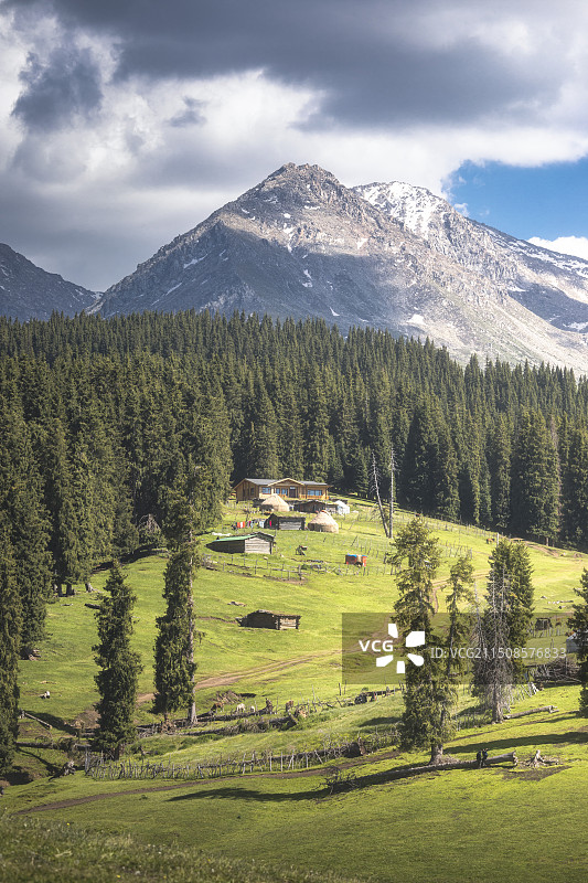 伊犁琼库什台图片素材