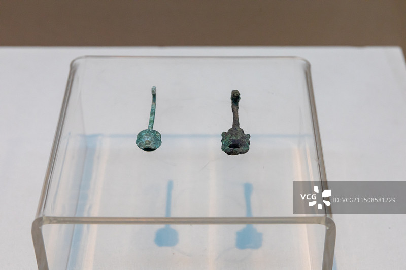 淮南博物馆：淮南地区出土楚文物特展 --武王墩发掘进展图片及部分实物临展铜带钩 双古堆墓出土图片素材