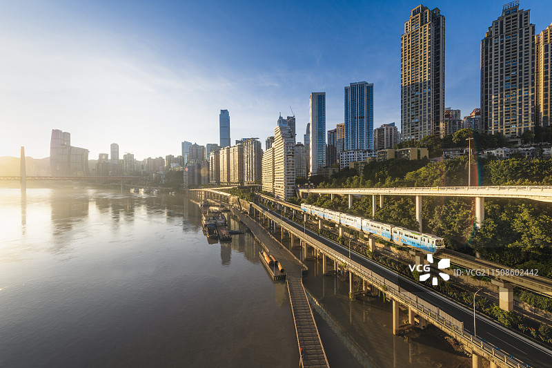 晨光照耀山城图片素材