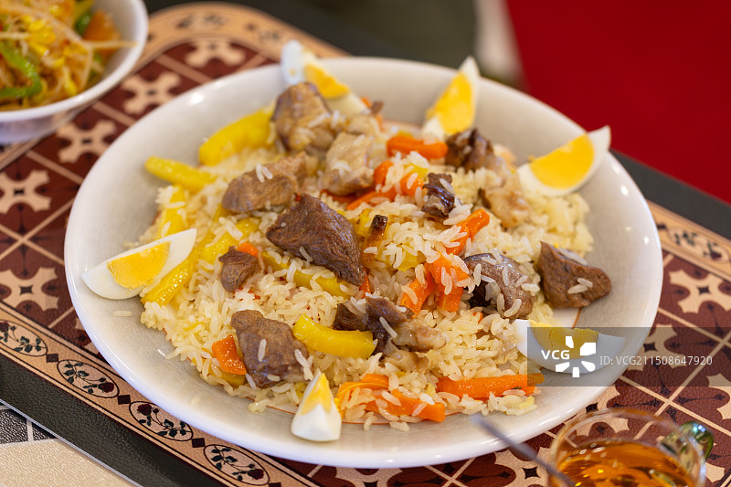 新疆羊肉手抓饭图片素材