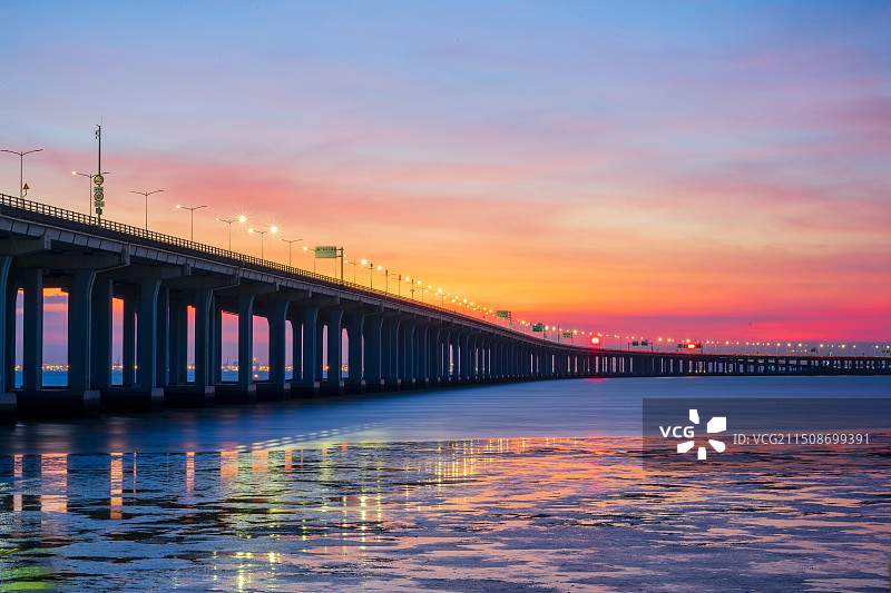 广深沿江高速，夏季滨海晚霞，海边浅滩图片素材