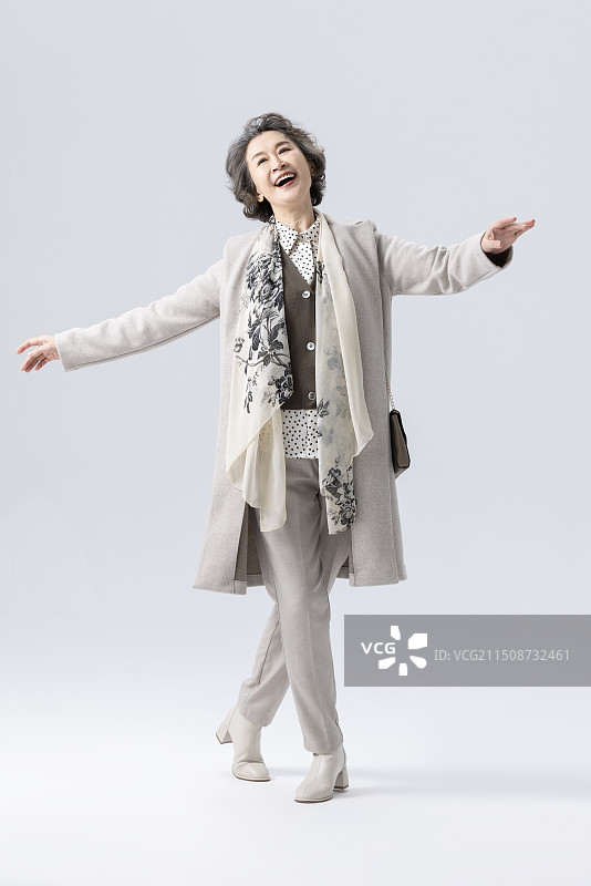 时尚的老年女子图片素材