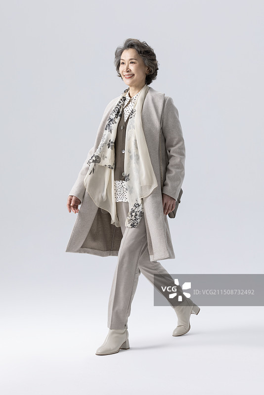 时尚的老年女子图片素材