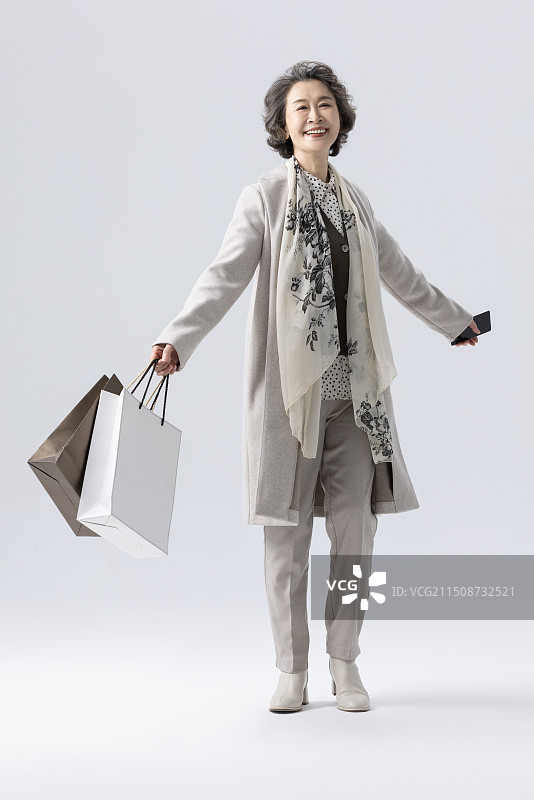 老年女子购物图片素材