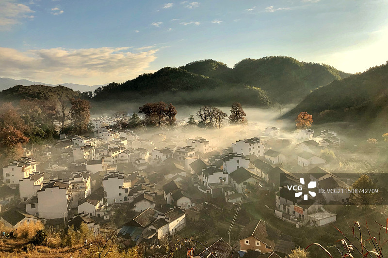 山村秋晨-婺源石城图片素材