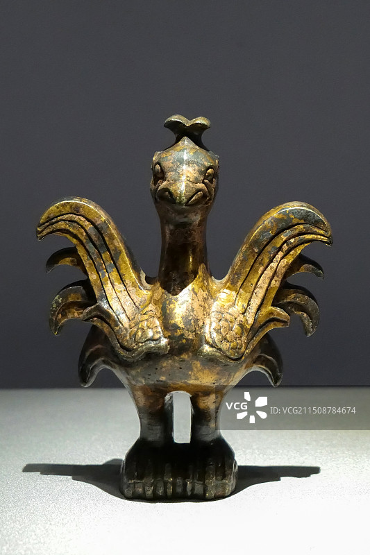 鎏金凤鸟座 西汉 平度市古岘镇六曲山西汉墓出土 平度市博物馆藏 山东博物馆礼运东方特展图片素材