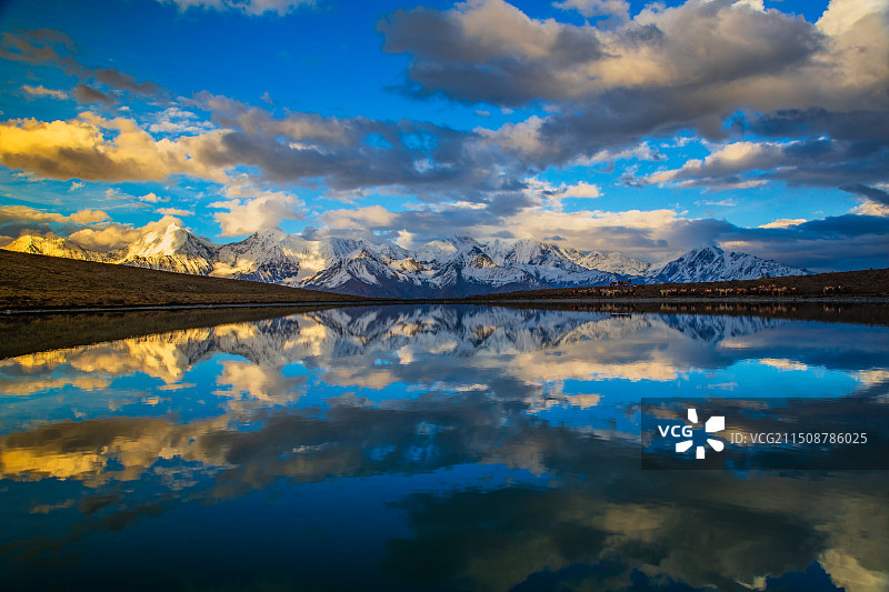 冷嘎措的黄昏图片素材