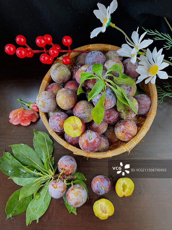 李子熟了图片素材