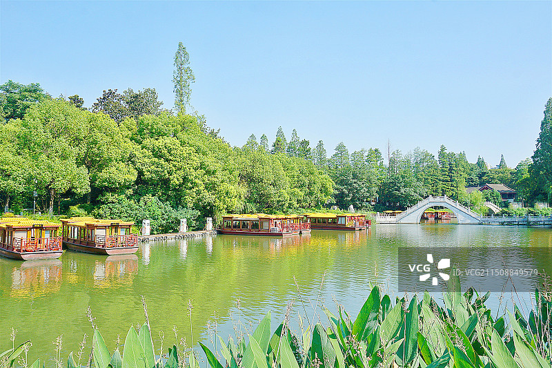 南京白鹭洲公园   一桥风景美图片素材