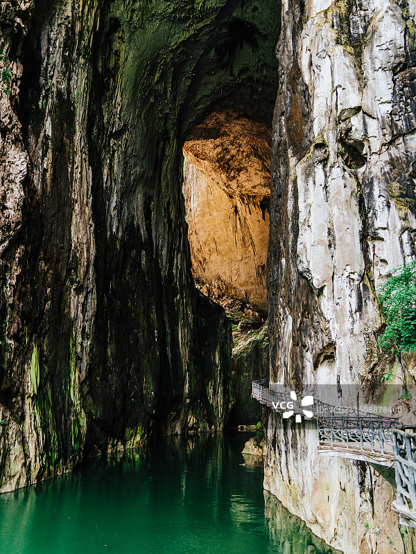 安顺格凸河风景区燕子洞穿上洞图片素材