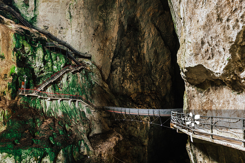 安顺格凸河风景区燕子洞穿上洞图片素材