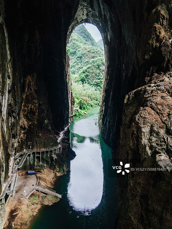 安顺格凸河风景区燕子洞穿上洞图片素材