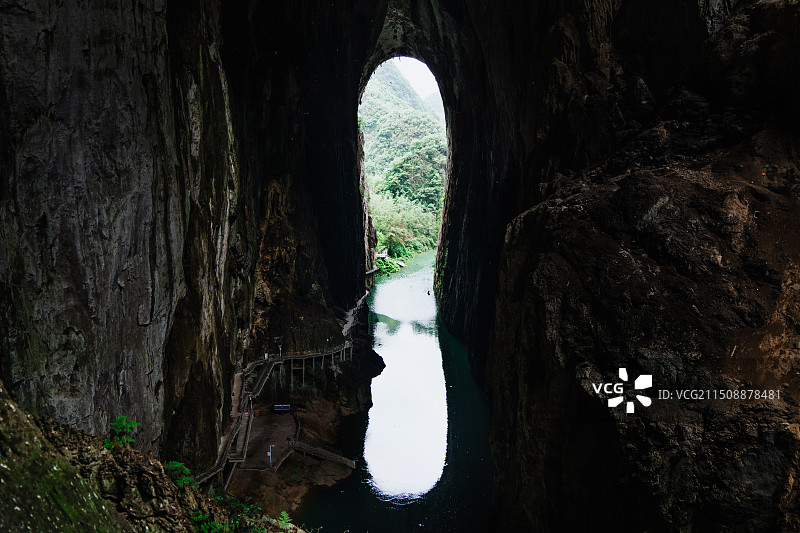 安顺格凸河风景区燕子洞穿上洞图片素材