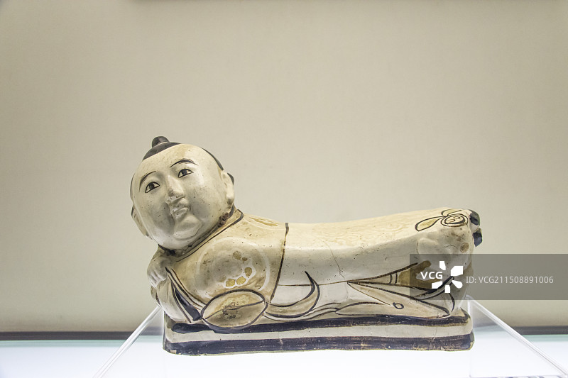 河北邯郸磁县中国磁州窑博物馆 孩儿枕图片素材