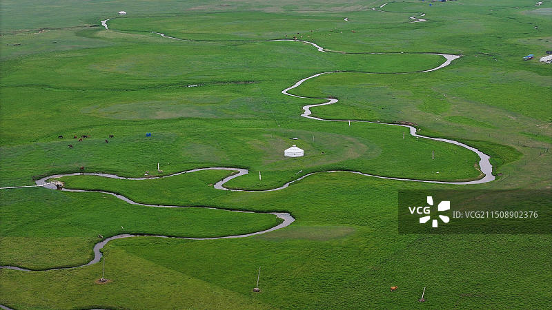 辽阔而静谧的锡林河大草原图片素材