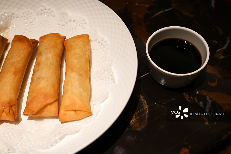 上海本帮菜小吃点心三丝春卷图片素材
