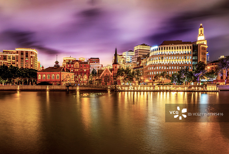 上海黄浦区苏州河夜景图片素材