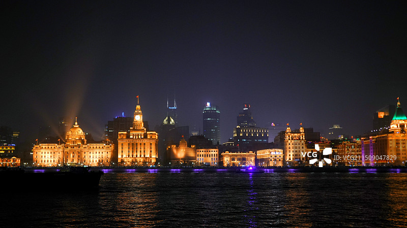 上海外滩陆家嘴金融中心夜景图片素材