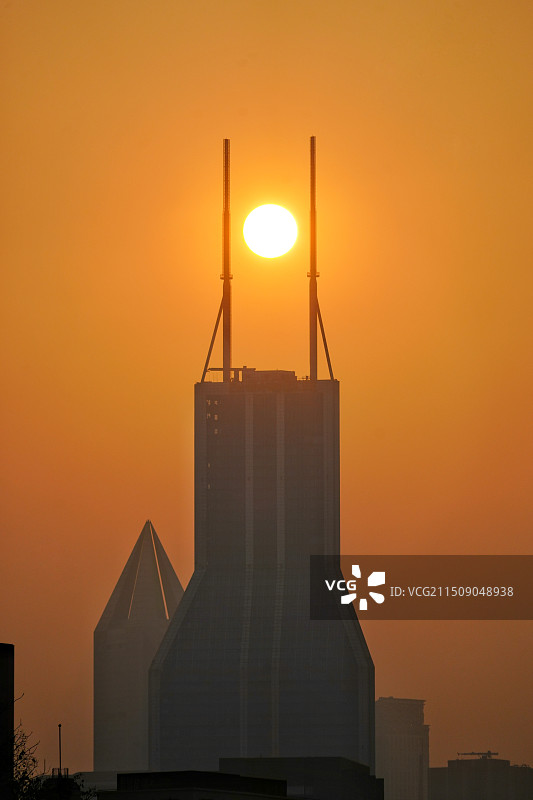上海城市漫步游船日落图片素材