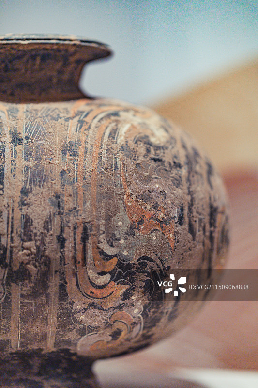 中国大运河博物馆汉彩绘陶茧形壶图片素材